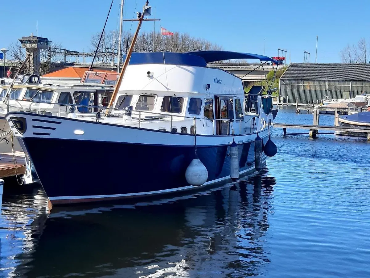 ホテル Motor Yacht Almaz アムステルダム 船上ホテル
