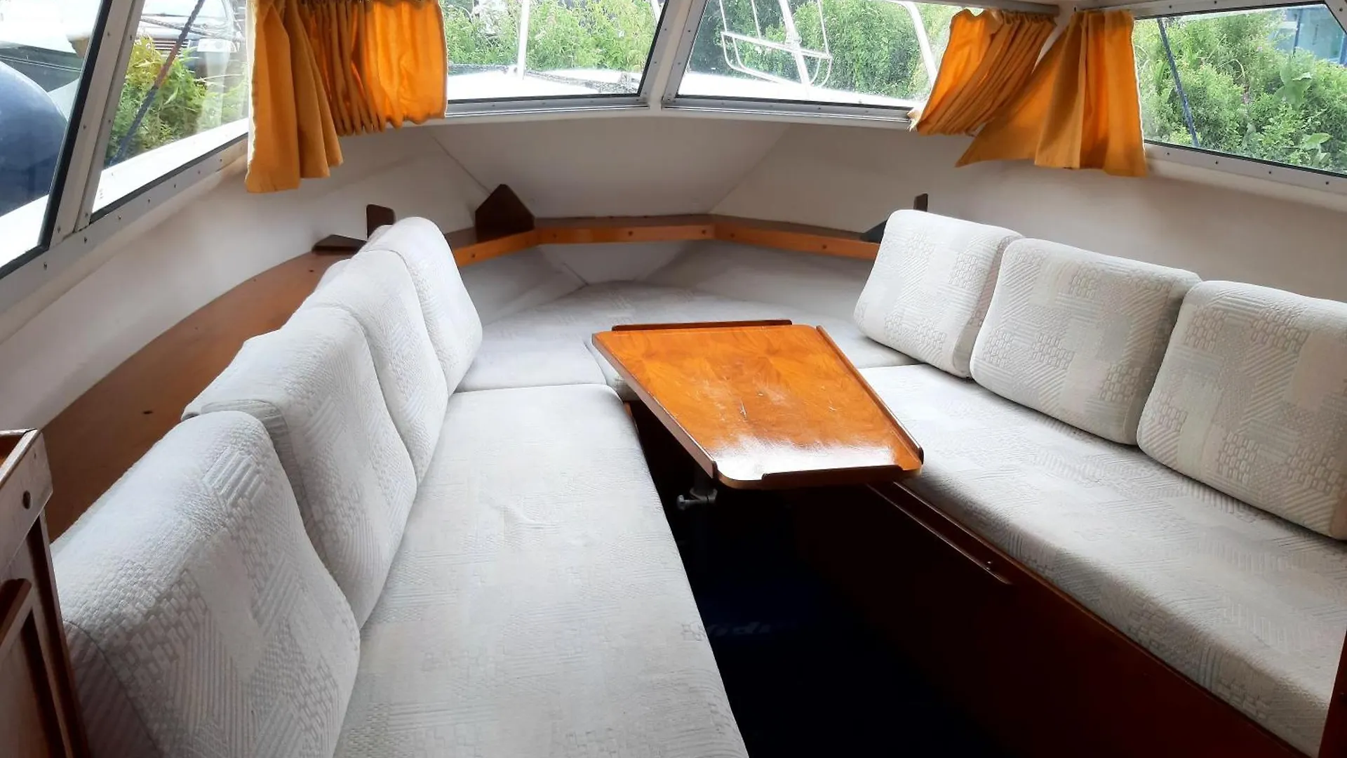 ホテル Motor Yacht Almaz アムステルダム